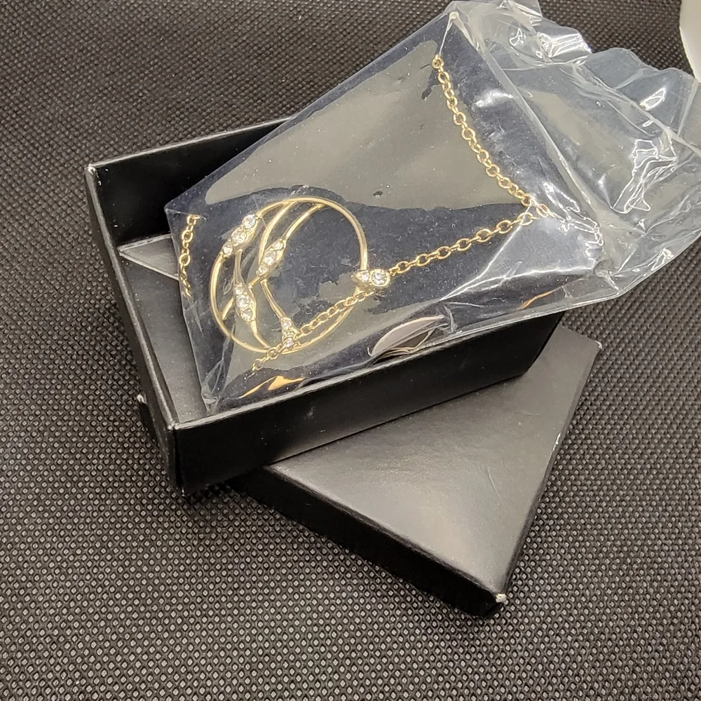2013 AVON Organic Style Embellished Pendant Necklace Rhinestone Gold tone Sealed